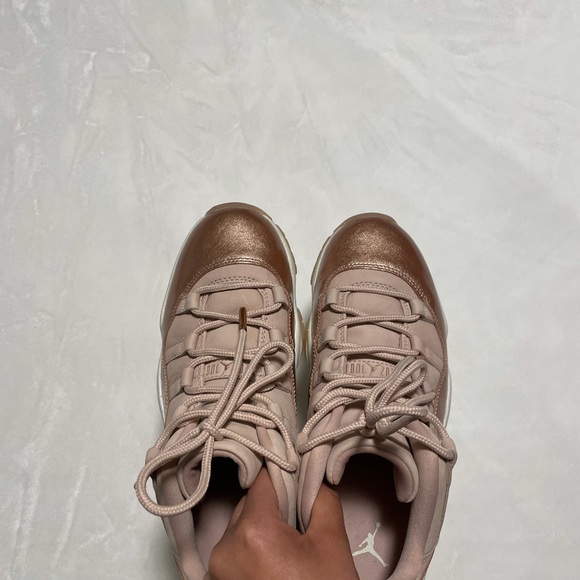 Jordan 11 rose golds - Picture 4 of 5